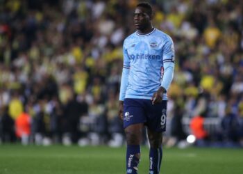 Jogador atuando pelo Adana Demirspor, seu último clube (Crédito: Getty Images)