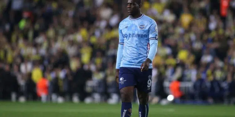 Jogador atuando pelo Adana Demirspor, seu último clube (Crédito: Getty Images)