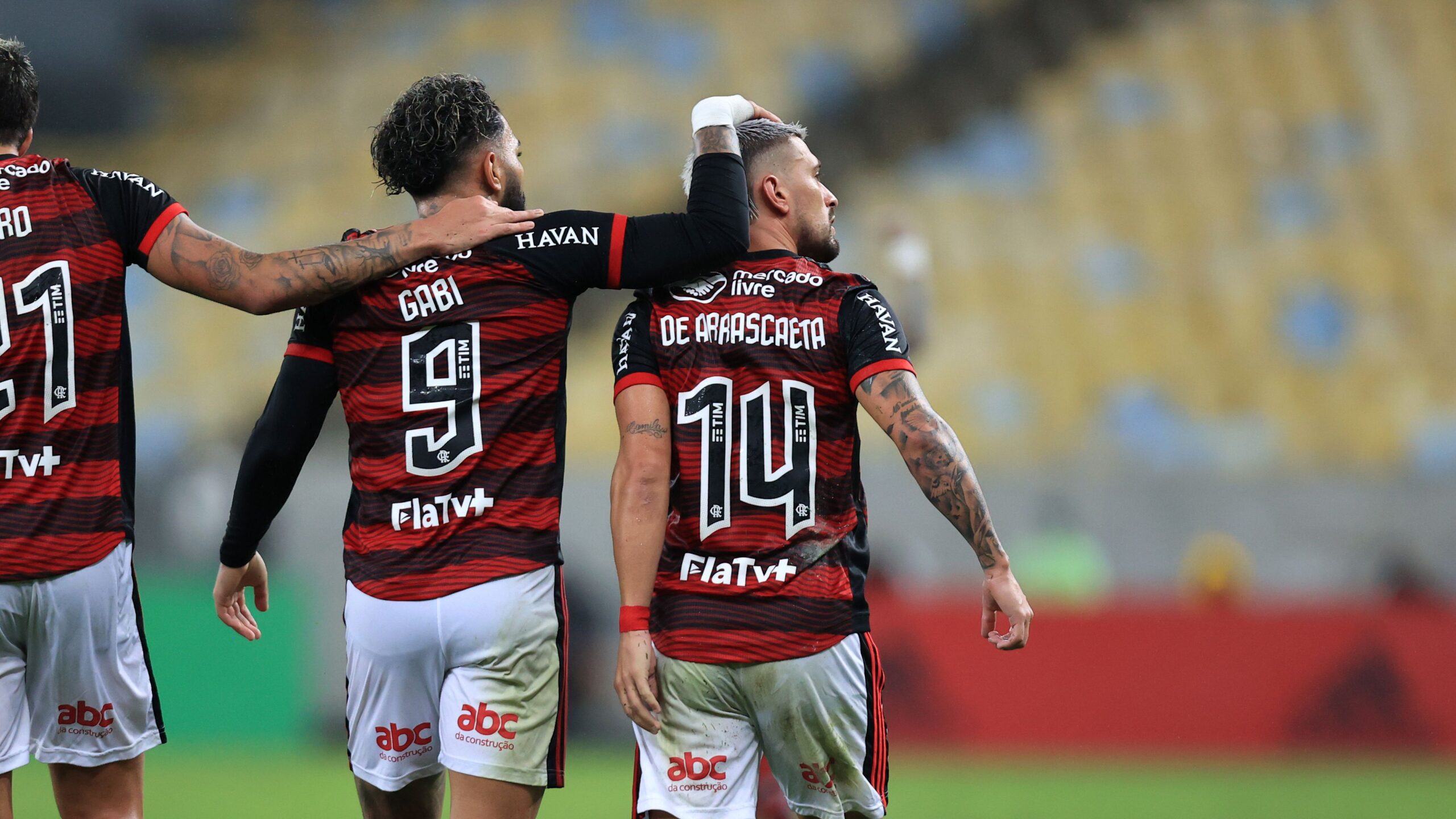 Gabigol e Arrascaeta são elencados entre os 100 melhores do mundo - Getty Images