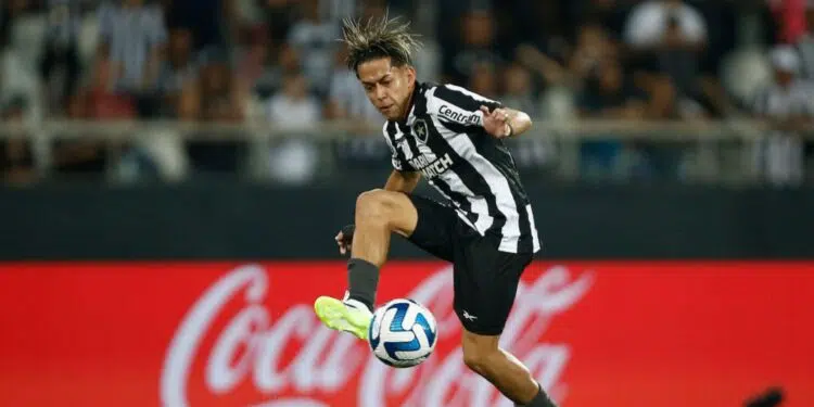 Com a camisa alvinegra, Segovinha atuou em 29 partidas e não fez nenhum gol (Crédito: Getty Images)