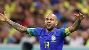 Dani Alves fala sobre aprendizado após derrota - Getty Images