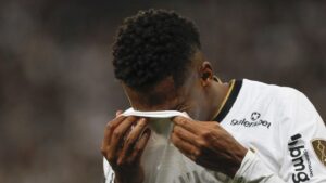 Jô teve seu contrato rescindido por clube arábe - Getty Images