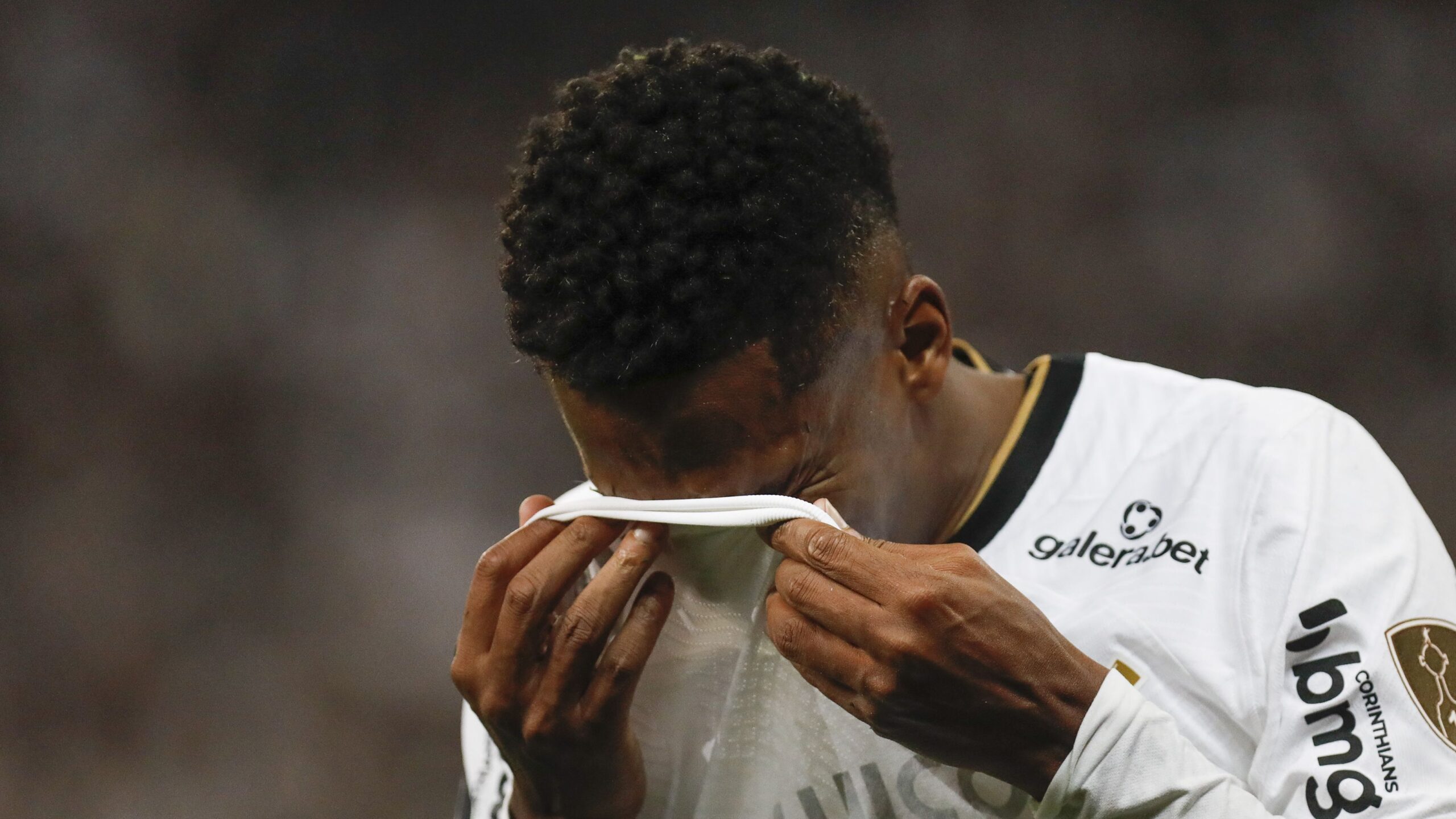 Jô teve seu contrato rescindido por clube arábe - Getty Images