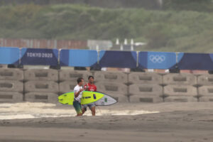Gabriel Medina e Julian Wilson nutrem boa rivalidade no Surfe - GettyImages