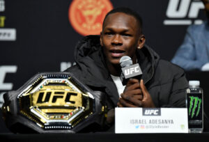 Israel Adesanya encara Marvin Vettori no UFC 263 - GettyImages