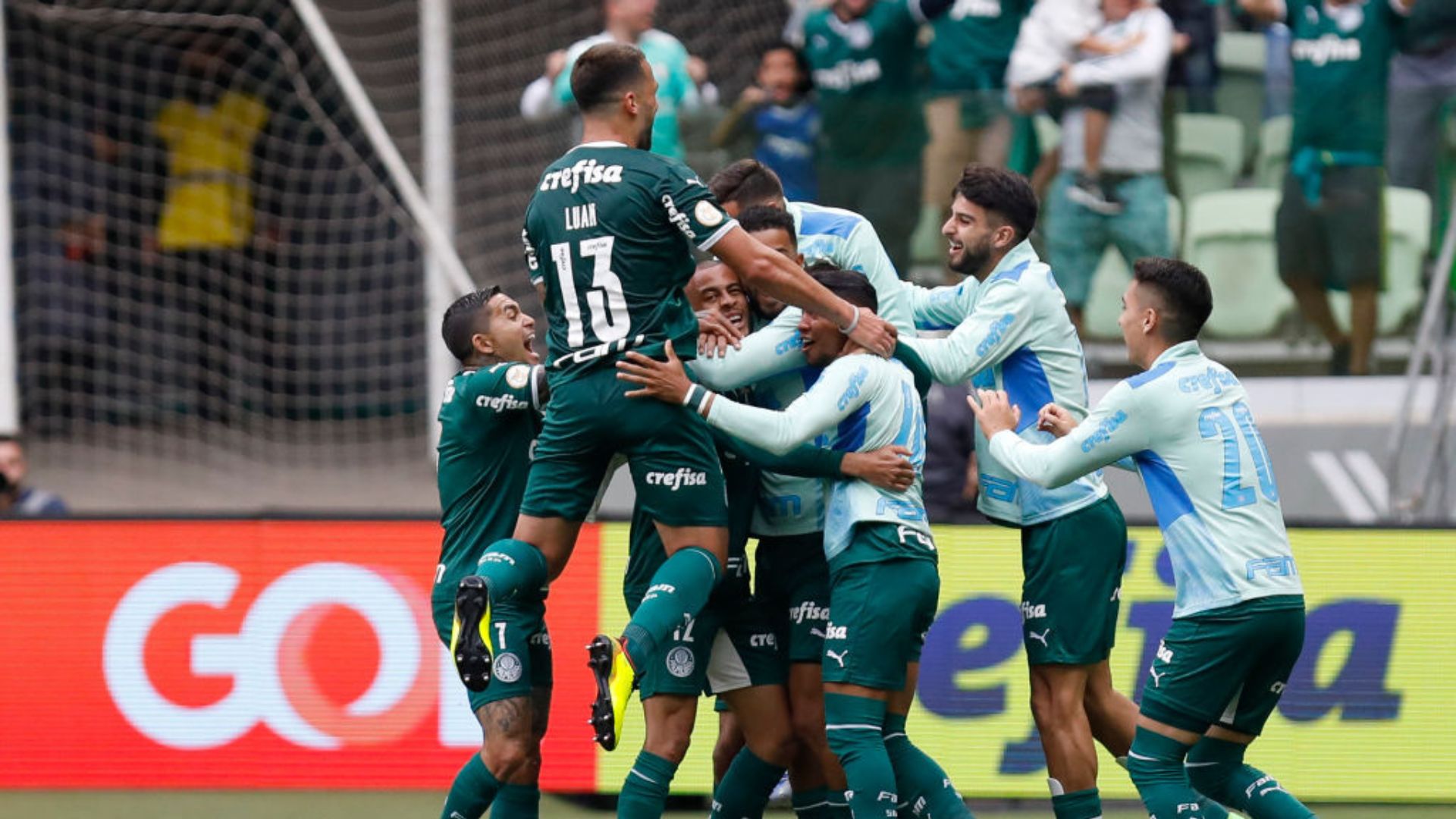Palmeiras vibrando com gol diante do Goiás - GettyImages