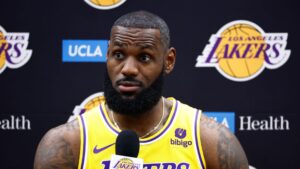 Astro do Los Angeles Lakers, LeBron James segue em atividade - Getty Images