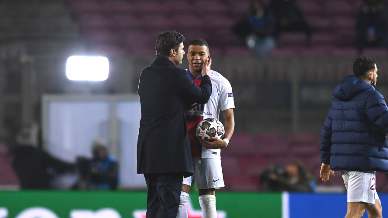 Pochettino com Mbappé em partida do PSG na Champions - GettyImages