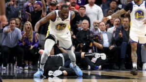 Sabonis e Green na grande confusão do jogo entre Warriors e Kings - GettyImages