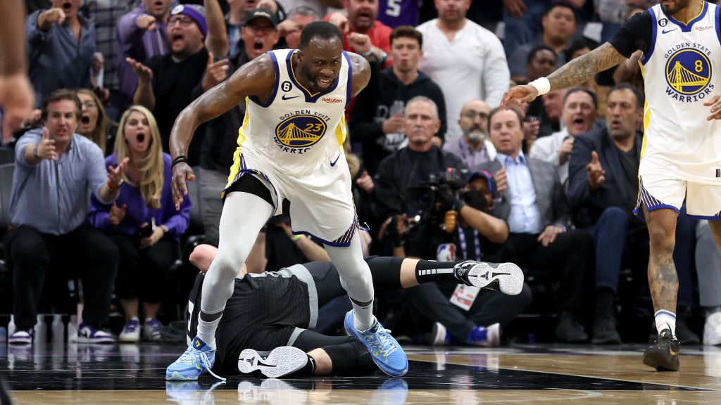 Sabonis e Green na grande confusão do jogo entre Warriors e Kings - GettyImages