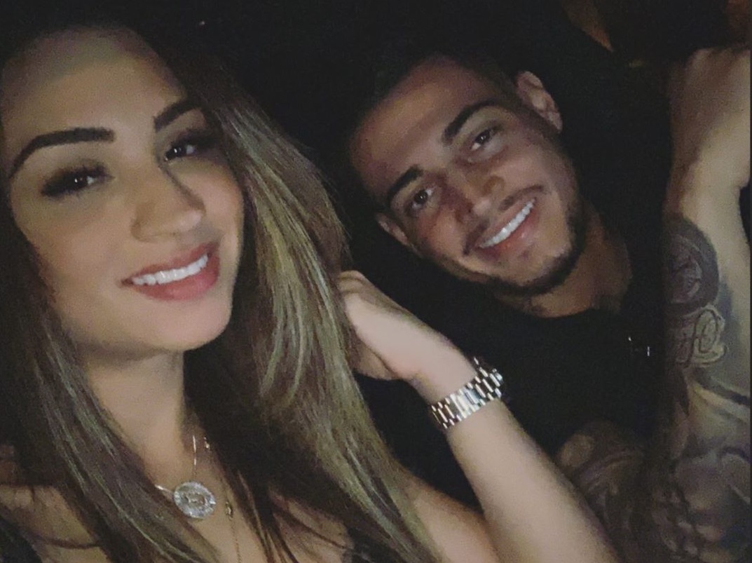 O goleiro está de romance novo com Shay Victorio - Instagram