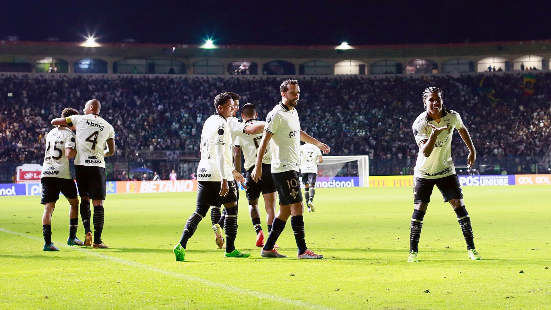 Jogadores do Vasco comemorando gol contra o Náutico - Daniel Ramalho / Flickr Vasco da Gama