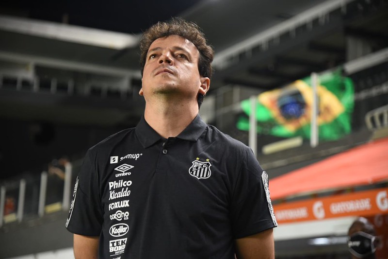 Neto relembrou polêmicas de Fernando Diniz no Fluminense e São Paulo e comparou com preleção no Santos - Ivan Storti/Santos FC