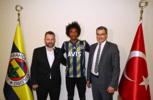 Luiz Gustavo - Divulgação/ Fenerbahçe
