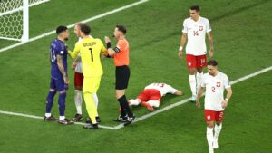 Otamendi chama a atenção por encarada em Polônia x Argentina - GettyImages