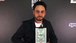 Arthur Elias vem fazendo história no comando do Corinthians feminino - Getty Images