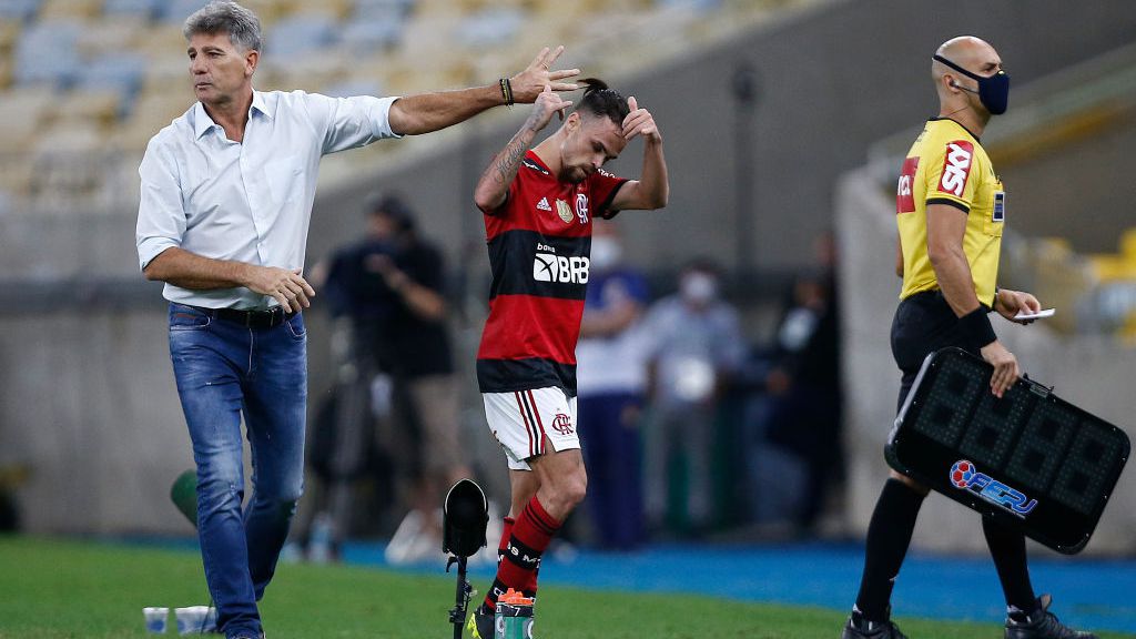 Michael desperta o interesse do Grêmio, que possui cautela na negociação com o ex-Flamengo - GettyImages