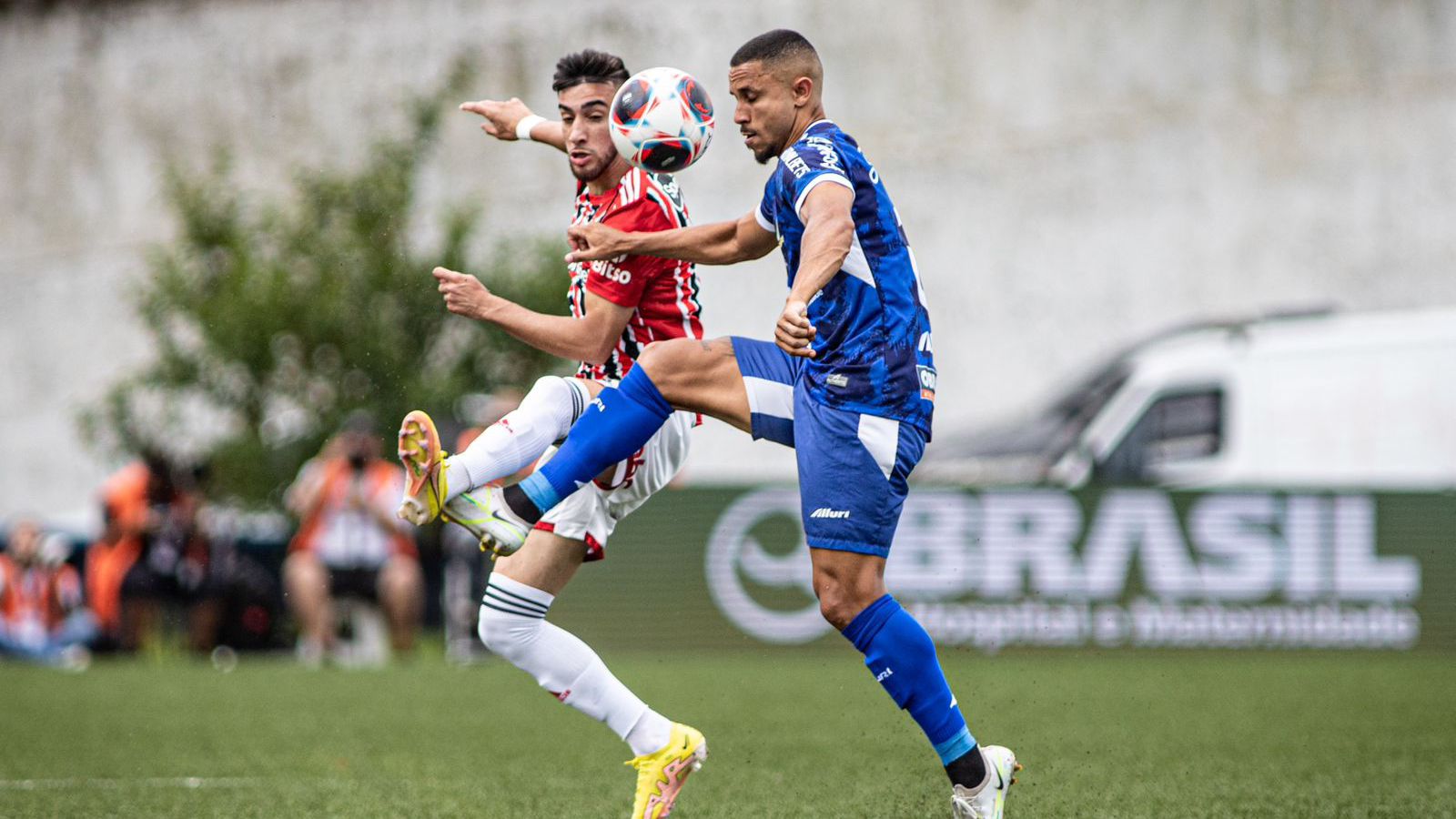 São Paulo venceu o Santo André com gol nos minutos finais de jogo. - douradofoto