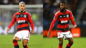 Vitor Pereira conversa com Arrascaeta e Gerson - Getty Images