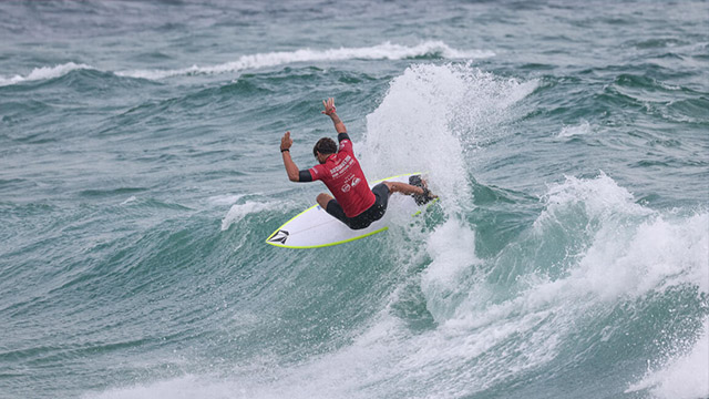 João Chumbinho eliminou a lenda Kelly Slater - WSL