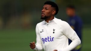 Emerson Royal, do Tottenham, teve cirurgia bem-sucedida no joelho - Getty Images