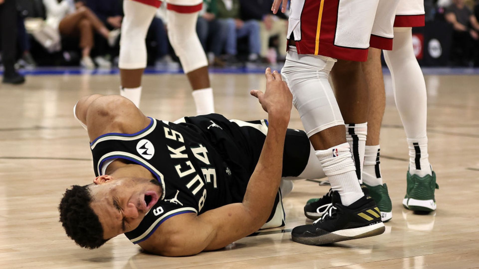 Bucks vencem sem Antetokounmpo e mandam recado para a NBA - GettyImages
