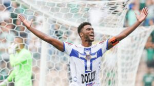 Ex-técnico de Bruno Mezenga rasga elogios ao reforço do Santos - Rebeca Reis / Agência Paulistão