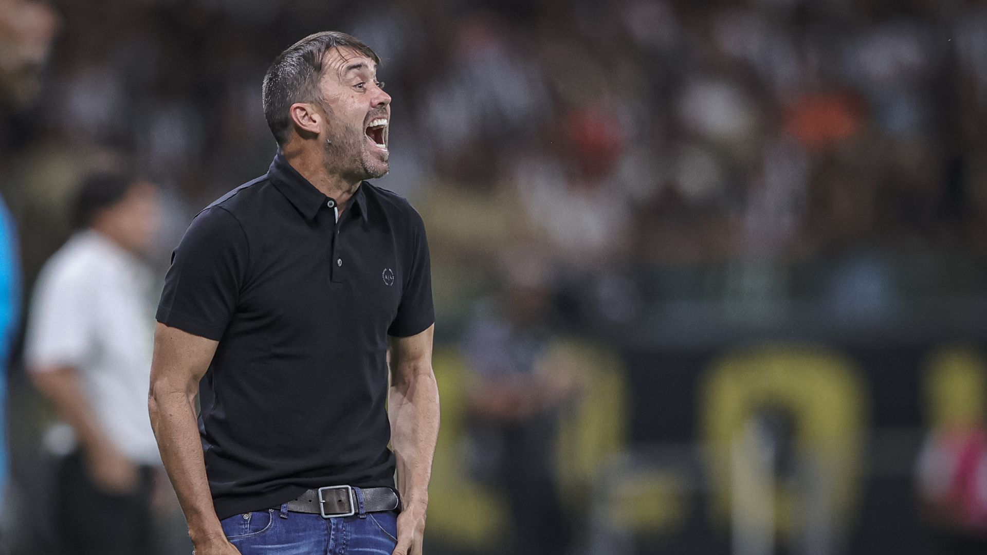 Coudet reclama de torcida e abre o jogo sobre contratações do Galo - Pedro Souza / Atlético