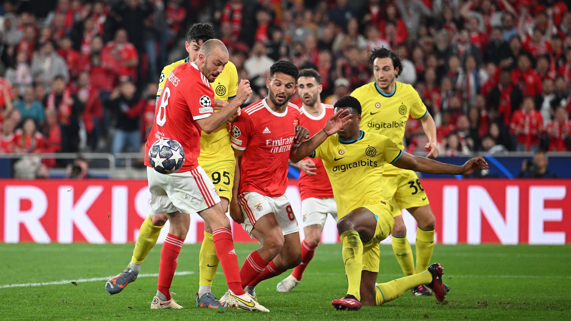 Inter de Milão e Benfica pela Champions League - Getty Images