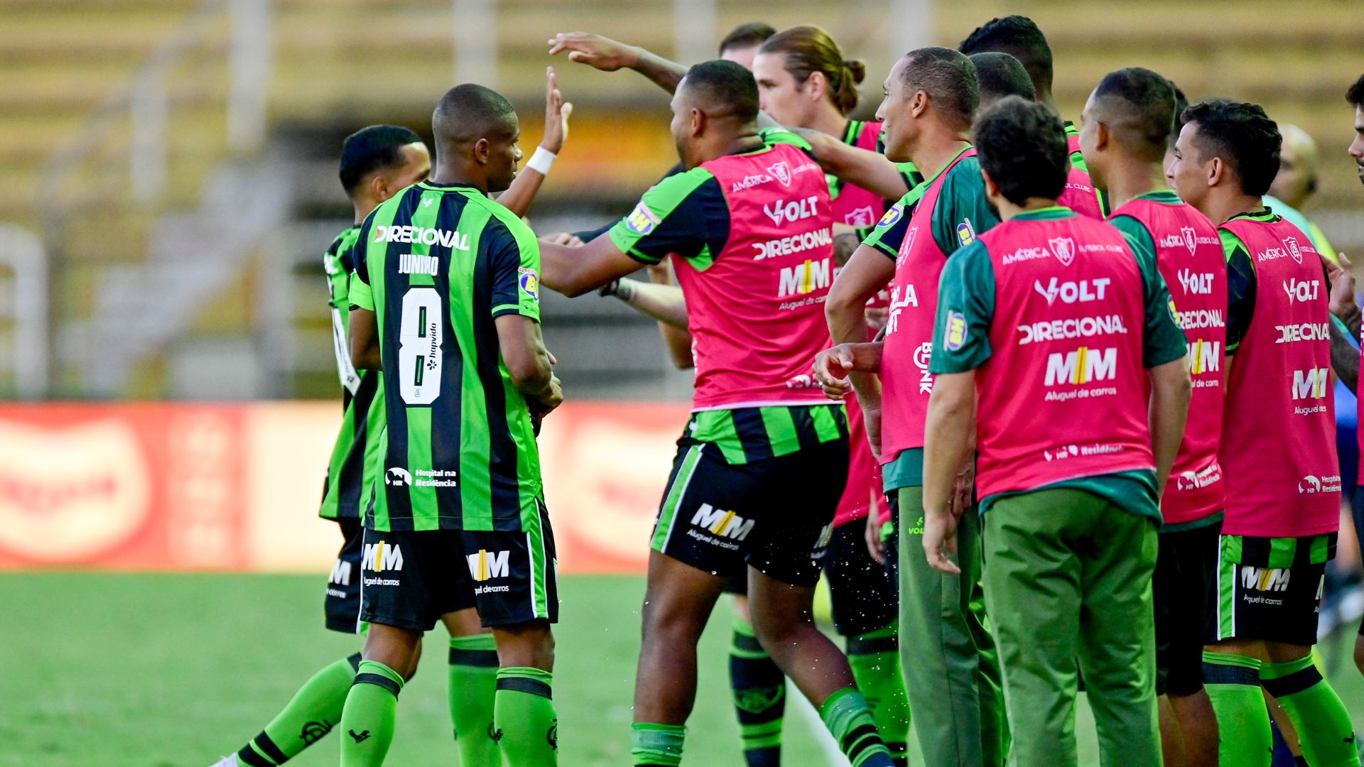 No apagar das luzes, América-MG vence Nova Iguaçu na Copa do Brasil - Mourão Panda / América-MG