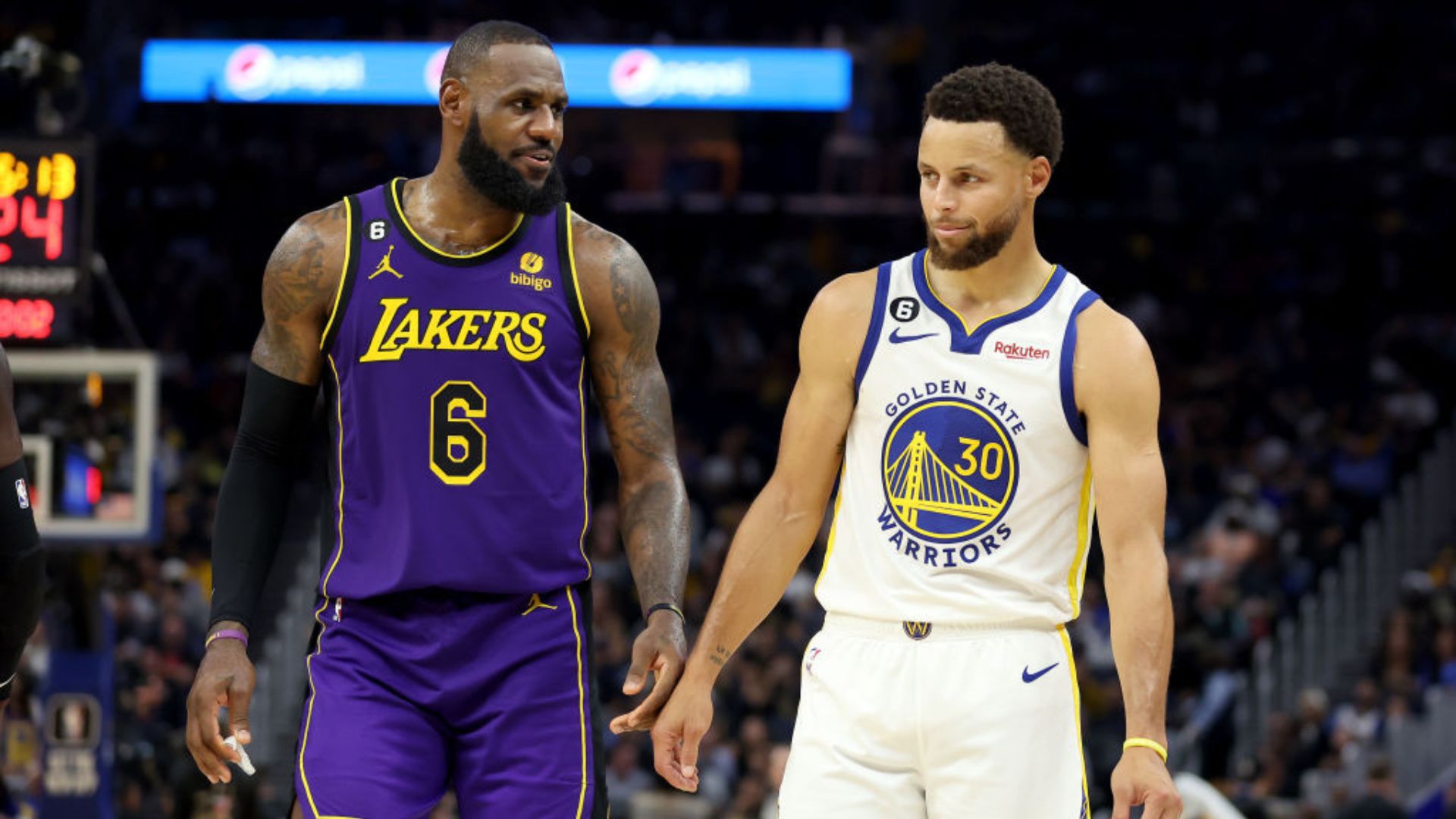LeBron James abriu o jogo sobre Stephen Curry e fez uma série de elogios para o craque dos Warriors - GettyImages