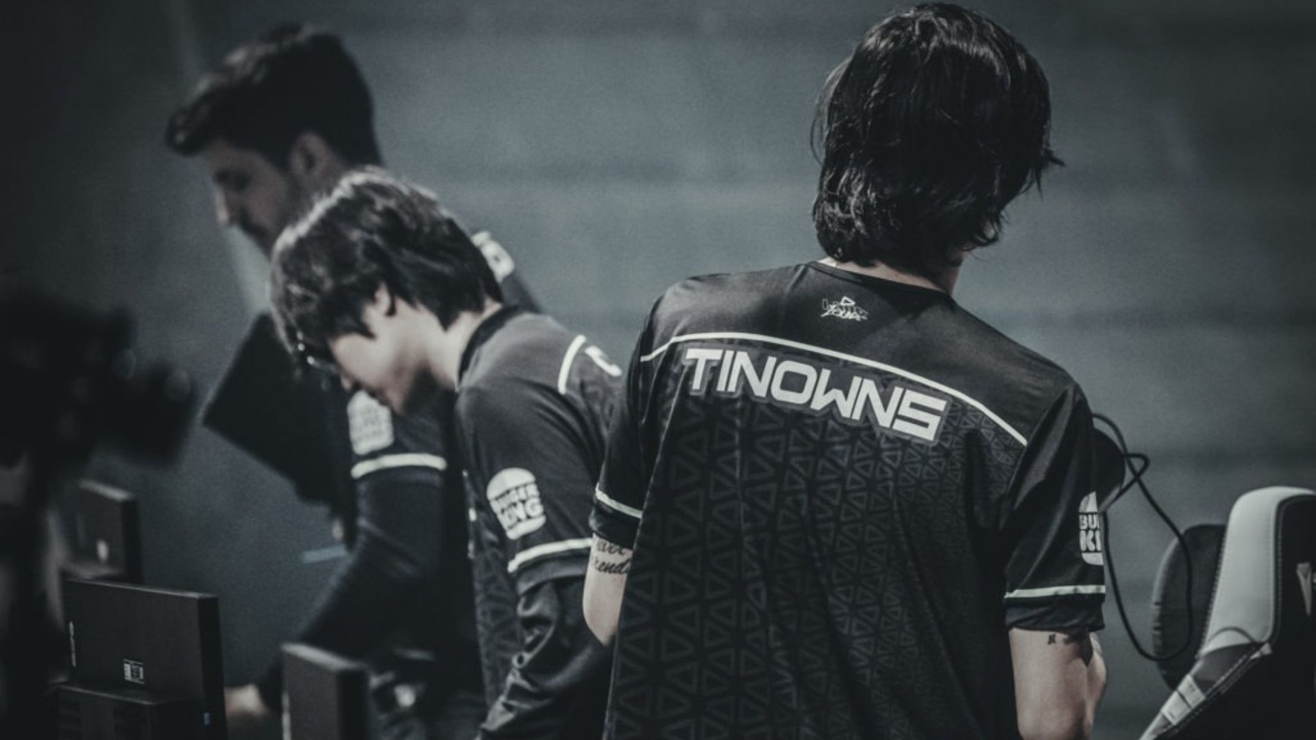 Jogadores da LOUD após a derrota - Divulgação/LoL Esports