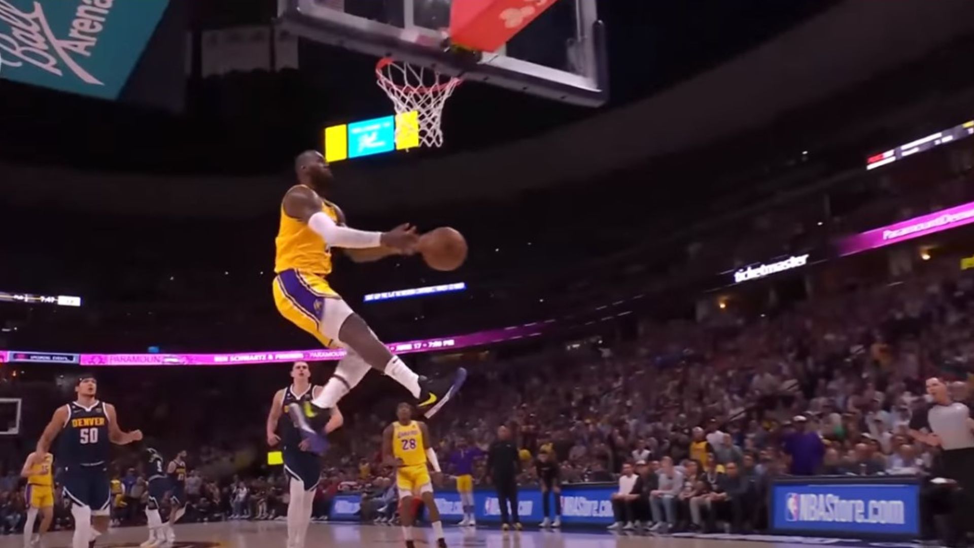 LeBron James teve erro bizarro na partida entre Nuggets x Lakers - Reprodução/NBA