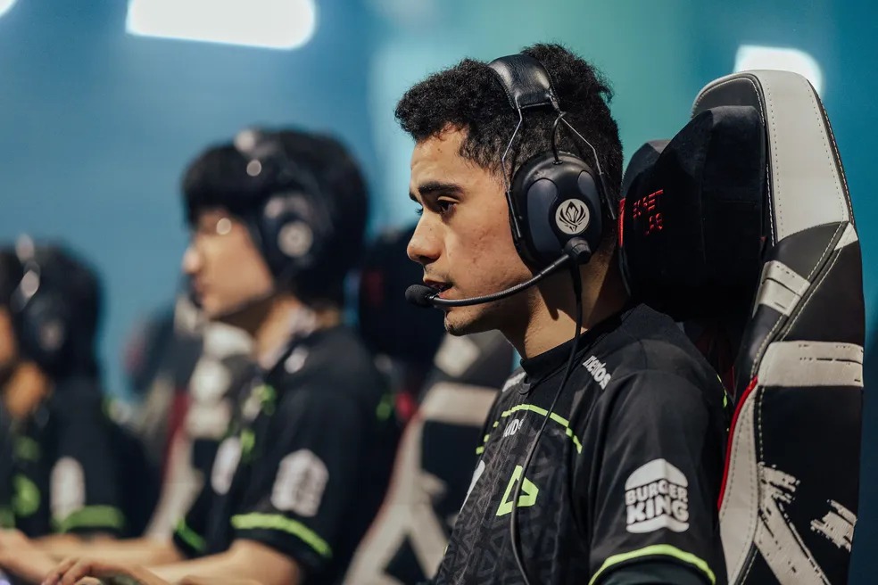 Ceos, jogador do time de LoL da LOUD, durante partida na MSI 2023 - Foto: Joe Brady/Riot Games