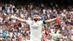 Após deixar o Real Madrid, Benzema é confirmado no Al-Ittihad - Getty Images
