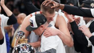 Malone mandou um recado para os Nuggets antes do jogo decisivo nas finais da NBA - Reuters - Kirby Lee