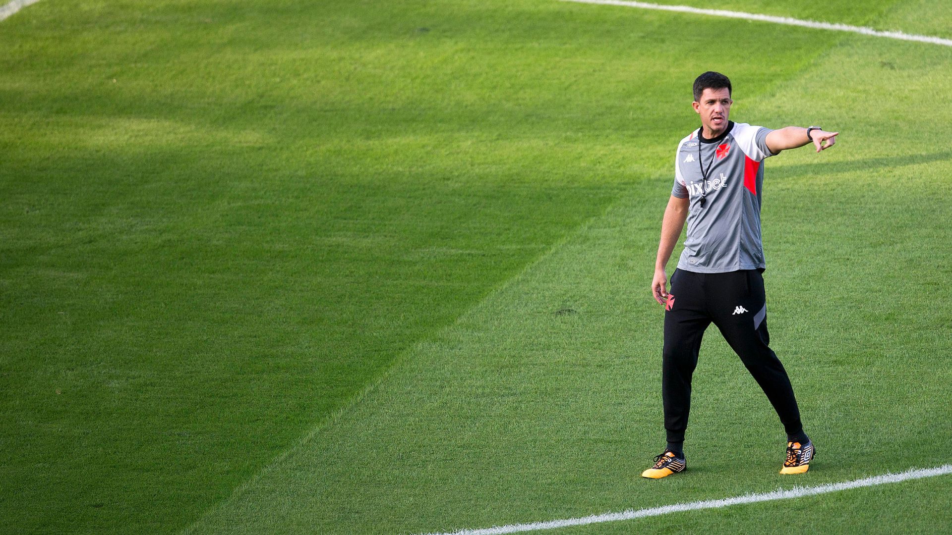 Vasco oficializa a demissão de Maurício Barbieri e anuncia interino - Daniel Ramalho / Vasco