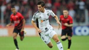 Após cortes no elenco, Santos negocia a contratação de Dodô, do Galo - Getty Images