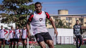 Airton, do Atlético-GO, projeta jogo contra Vitória na Série B - Ingryd Oliveira/ACG