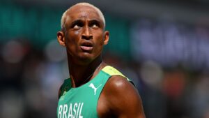 Alison dos Santos tropeça na final e fica com 5º lugar no Mundial - Getty Images