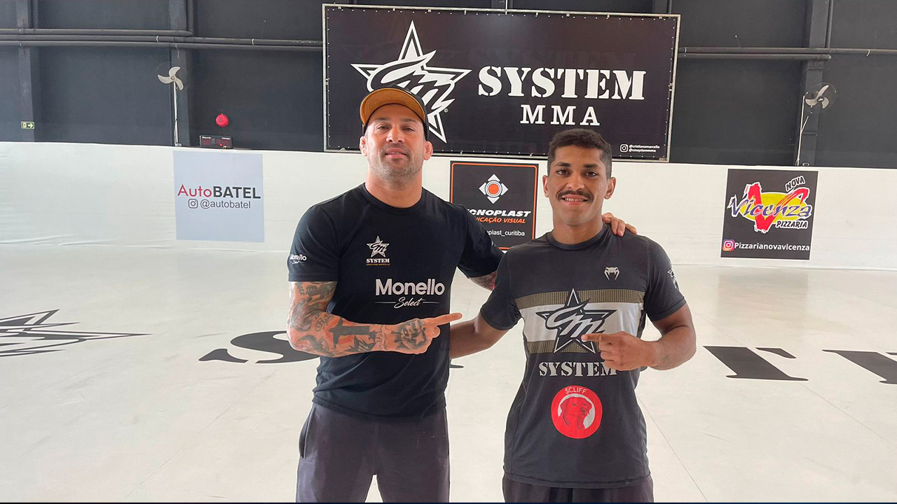 Mini Man, à direita, luta neste sábado - Divulgação/CMSystem