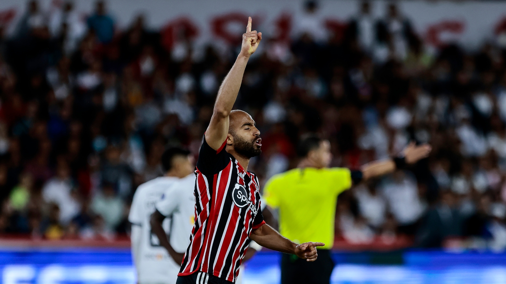 Depois de sofrer nas mãos dos equatorianos, Lucas diminuiu problema e São Paulo vê placar aberto para possível virada no Morumbi para garantir classificação na Sul-Americana - GettyImages