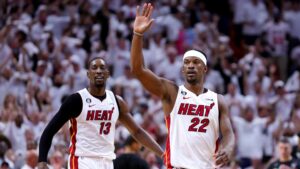 Blazers se interessaram por Jimmy Butler e Bam Adebayo, segundo jornalista - GettyImages