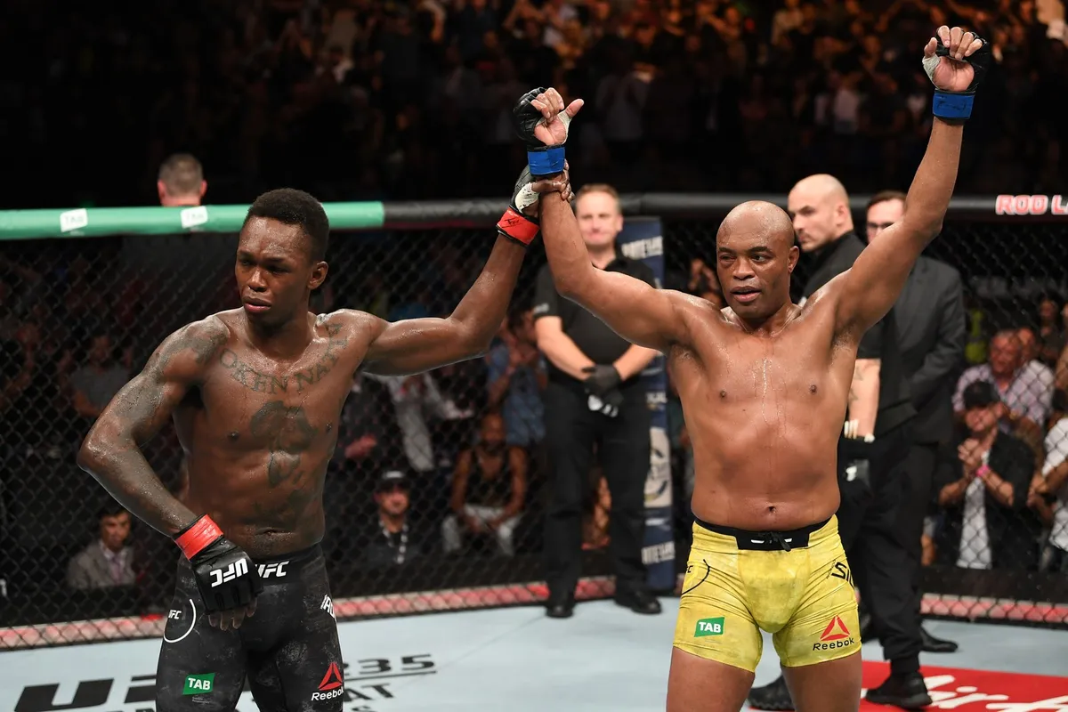 Adesanya é comparado a Anderson Silva - Foto: Jeff Bottari/Zuffa LLC / Getty Images