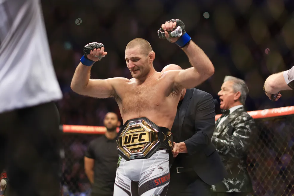 Sean Strickland danifica cinturão do UFC - Foto: Getty Images