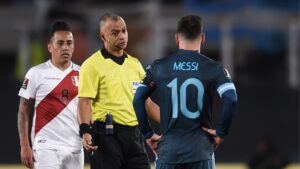 Pênalti não marcado por Wilton Pereira repercute na Argentina - Getty Images