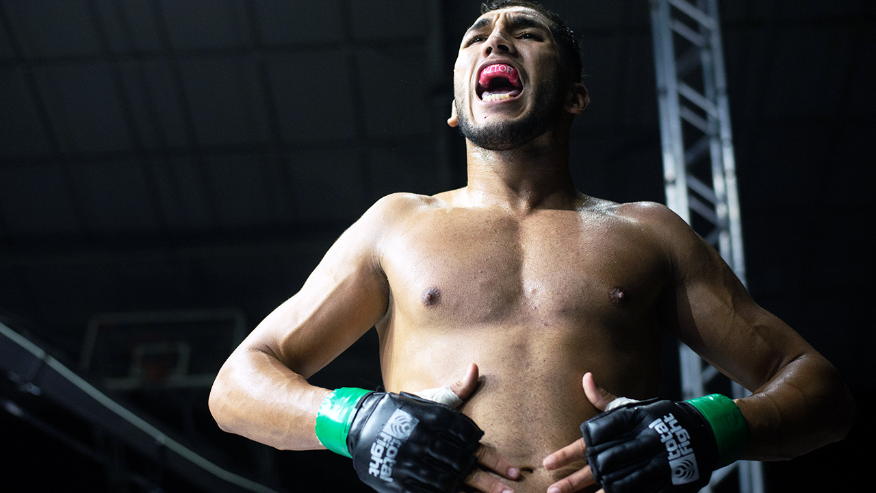 Vitor Costa defende o Espírito Santo na luta principal do Jungle Fight - Leonardo Fabri