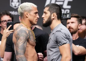 Charles do Bronx e Islam Makhachev - Foto: Chris Unger/Zuffa LLC