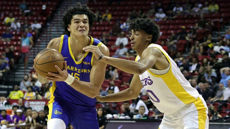 Gui Santos vestindo a camisa do Golden State Warriors - Foto: Getty Images