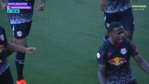Com golaço de Helinho, Bragantino vence o Corinthians - Reprodução / Premiere